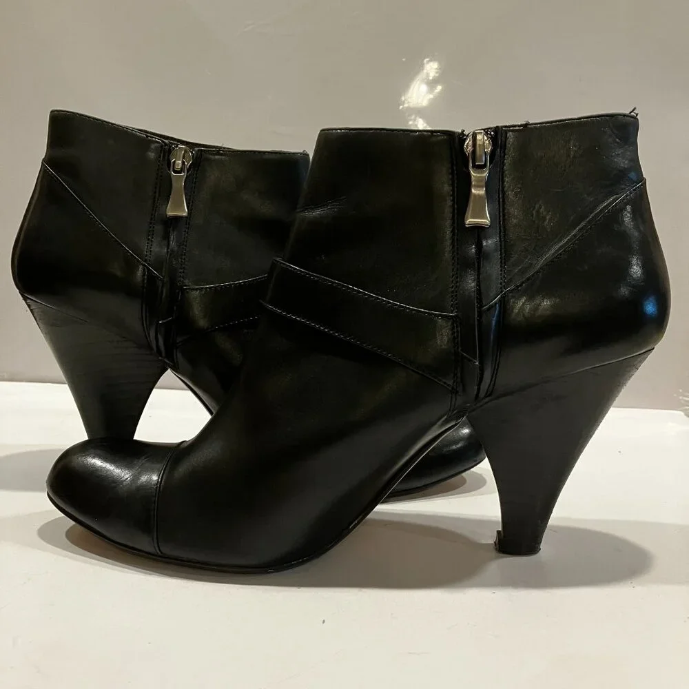 Gorgeous Max Studio RALLY Boots Genuine Fine Black Leather Ankle Boots Size 9